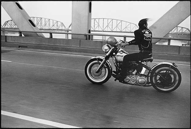 Crossing the Ohio, Louisville - Danny Lyon