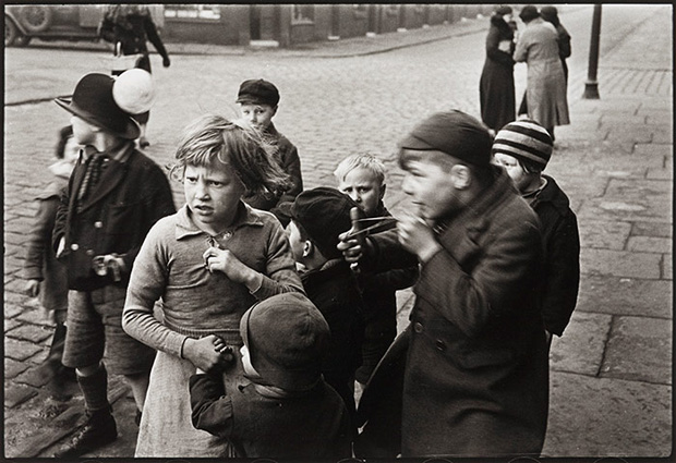Humphrey Spender, Parliamentary by-election – Children hanging around outside, 1937/38 © Bolton Council, from the Collection of Bolton Library and Museum Services Courtesy of the Humphrey Spender Archive