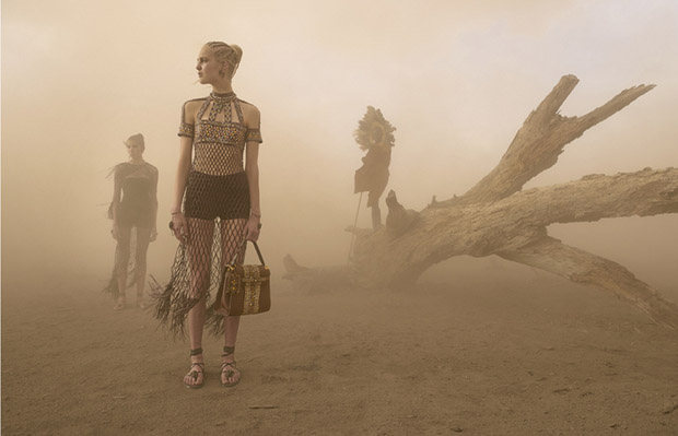 tsunamien forsvinde sne hvid Steve McCurry fashion shoot hit by dust storm | photography | Agenda |  Phaidon