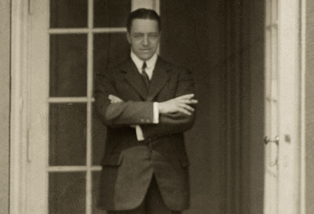 Mies in the doorway of the Riehl House, 1912
