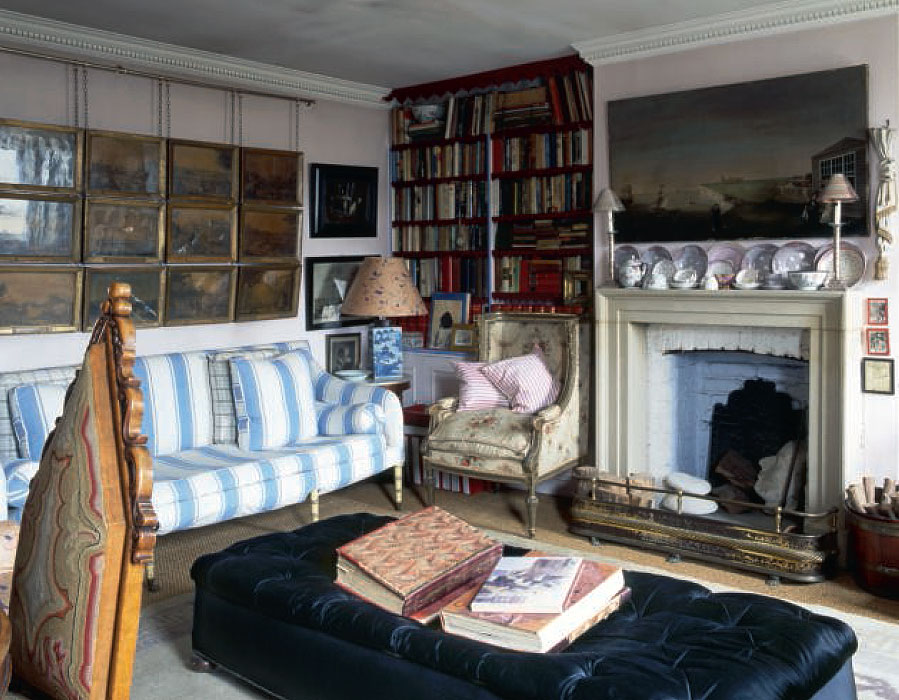 Living Room, the Hogg Residence, by Min Hogg. Photograph by Simon Upton/The Interior Archive. Image used with kind permission. As reproduced in Interiors