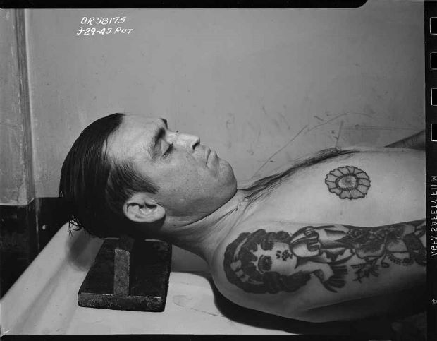 Morgue, man with floral tattoo, 1945 © LAPD, Image courtesy of Fototeka