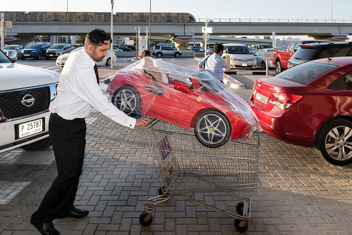 Oasis Mall, Dubai, January 2016. © Nick Hannes. Documentary Series Winner, Magnum and LensCulture Photography Awards 2017