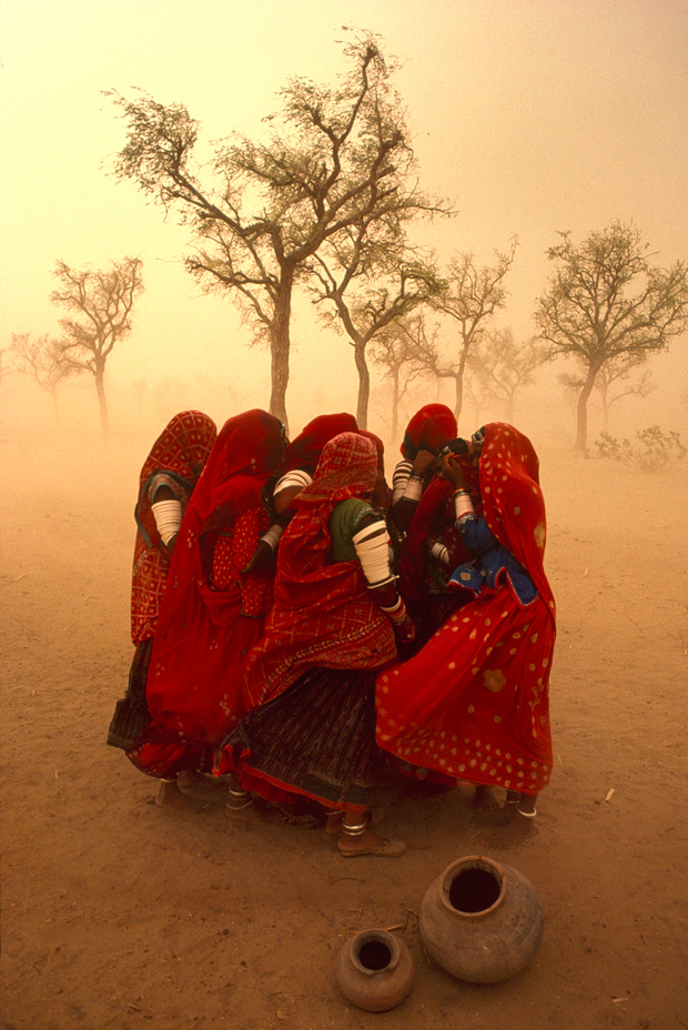Steve McCurry - Dust Storm, Rajasthan, India 1983