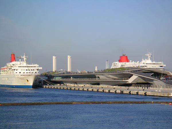 Yokohama International Ferry Terminal - Foreign Office Architects