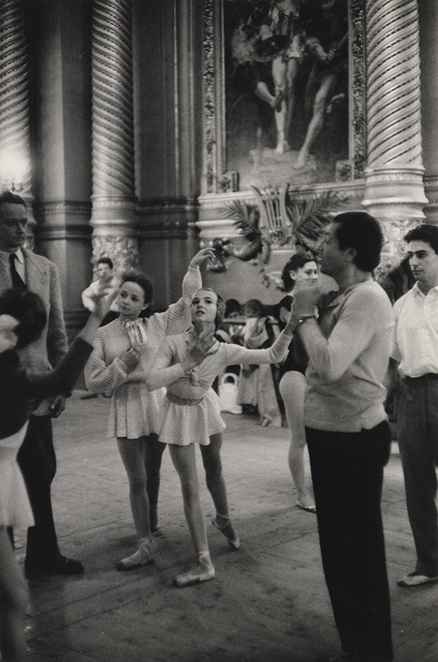 paris-1954-by-henri-cartier-bresson