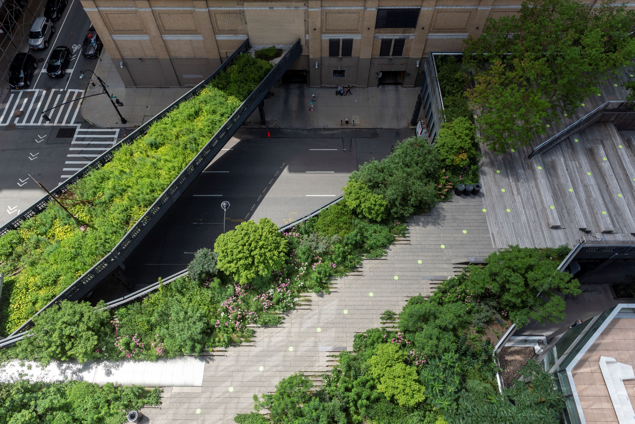 Pentagram's new environmental graphics for the High Line. All photographs courtesy of Pentagram