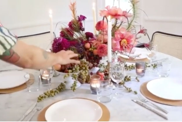 Michael Putnam creates a table centerpiece arrangement. Image courtesy of @putnamflowers Instagram