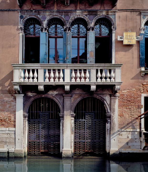 Carlo Scarpa, Fondazione Querini Stampalia Renovations Northern Canal Façade with new steel double gates