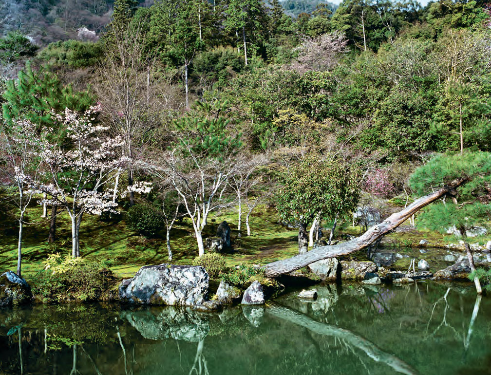 Tenry?-ji, Kyoto 1339–45, Muromachi Period. The flat zazen-seki is in the centre left of this photograph