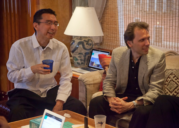 Sou Fujimoto checks out the Online Atlas at its launch in Venice. Matteo Cainer is to his left