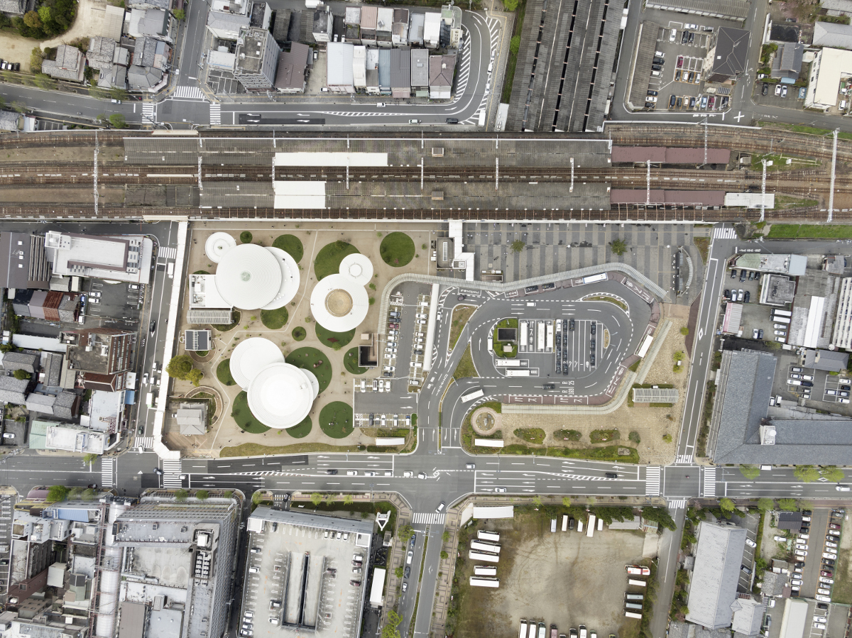 Tenri Station Plaza CoFuFun by Nendo. Photo by Takumi Ota