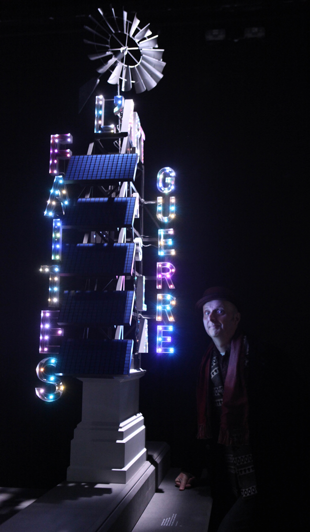 Bob & Roberta Smith with his work Faîtes L’Art, Pas La Guerre (Make Art, Not War), 2008 Commissioned for the Mayor of London’s Fourth Plinth Programme Photo: James O’Jenkins Fourth Plinth: Contemporary Monument