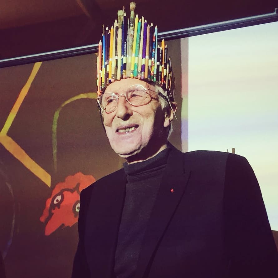 Tomi, crowned an honorary member of Illustrators Ireland, at the Alliance Française in Dublin, May 2018. Image courtesy of @af_dublin