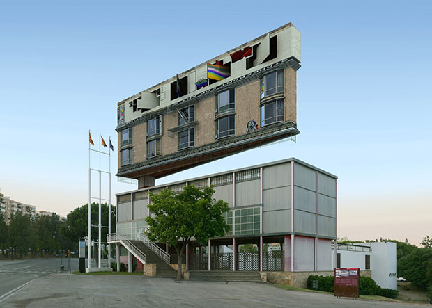 What's Victor Enrich done to the Spanish Pavilion?