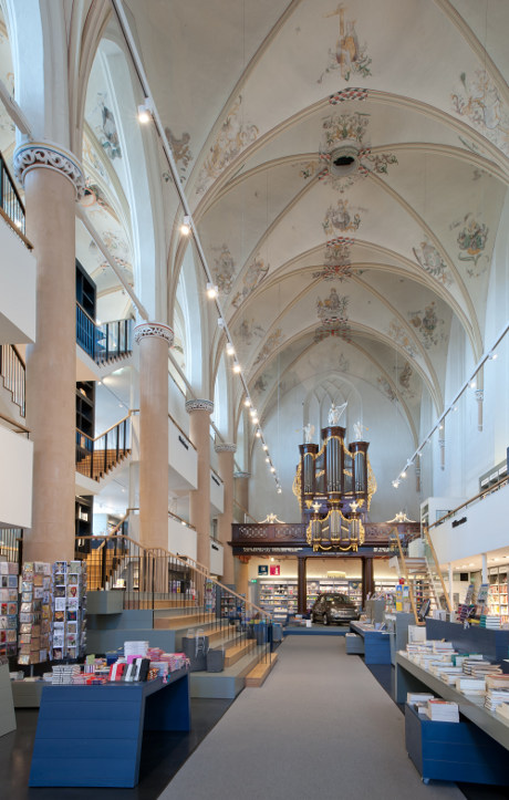 Waanders in de Broeren bookshop by BK Architecten