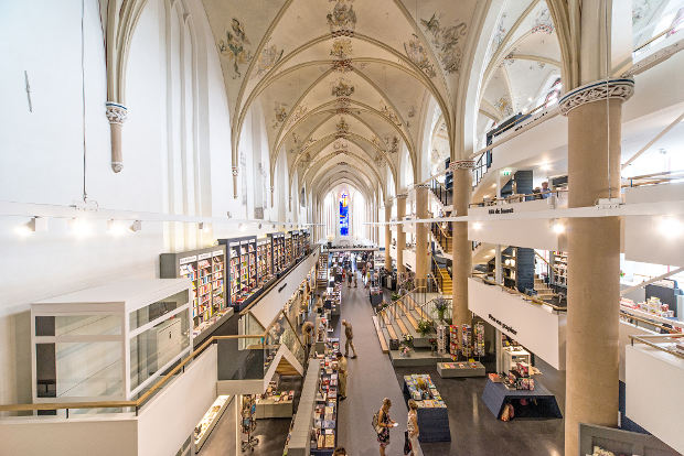 Waanders in de Broeren bookshop by BK Architecten